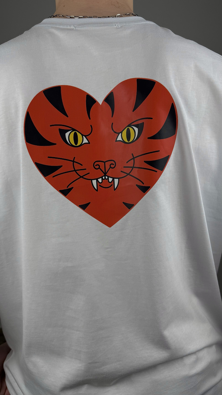 KEDİ KALBİ BASKILI BOXY TİŞÖRT